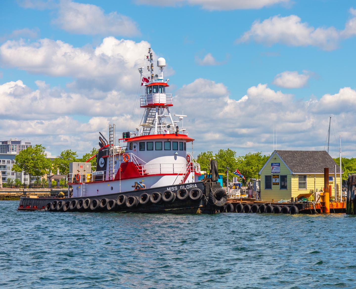 Tug boat fueling at Harbor Energy